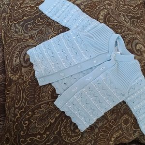 A nice  seafoam sweater.Made from the softest material for those chilly days..🐣